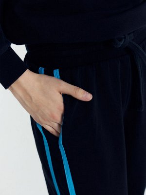 Комплект женский (джемпер, брюки) черный с голубыми лампасами