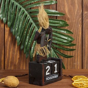 Сувенир дерево календарь "Абориген с луком" 20х11х5,5 см