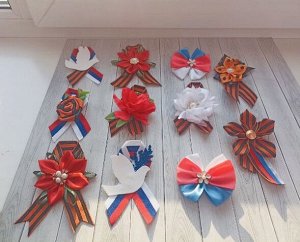 Тематические броши ручной работы