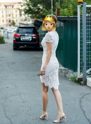 Белое кружевное платье