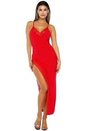 Красное платье-сарафан с высоким разрезом и кружевной оторочкой