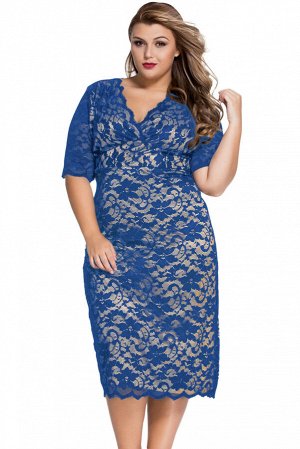 Синее кружевное платье с V-образным вырезом