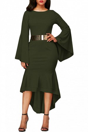 Темно-зеленое приталенное платье с асимметричными воланами на юбке и рукавах