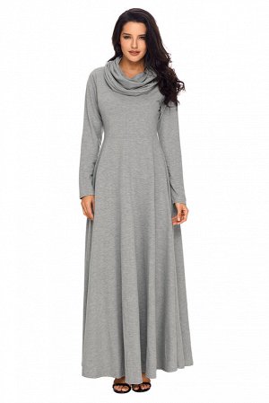 Серое приталенное платье с воротом-хомутом и расклешенной длинной юбкой