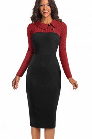 Черное платье-футляр с красными в мелкую клетку рукавами и кокеткой