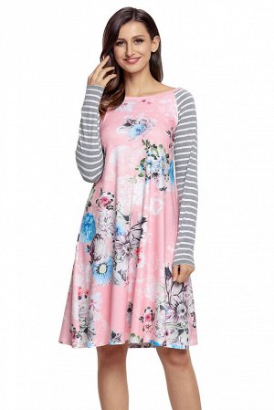 Розовое в цветы платье-трапеция с полосатыми рукавами реглан