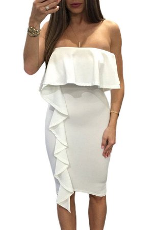 Белое платье бодикон с открытыми плечами и асимметричной оборкой-воланом