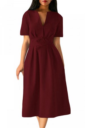 Бордовое платье с короткими рукавами и пышной юбкой в складку
