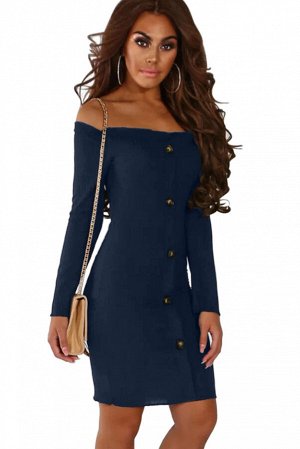 Темно-синее платье-футляр с открытыми плечами и застежкой на пуговицы