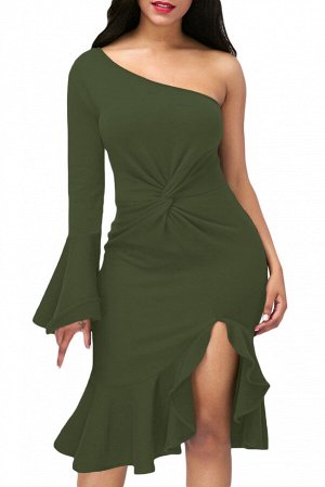 Зеленое платье с одним рукавом, воланами и узлом на талии