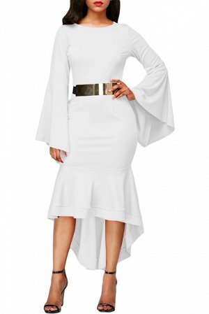 Белое приталенное платье с асимметричными воланами на юбке и рукавах