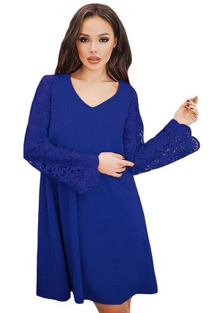 Синее платье-трапеция с V-образным вырезом и кружевными рукавами