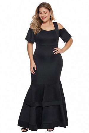 Черное платье-русалка с вырезами на плечах и широкой оборкой снизу