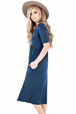 Синее трикотажное миди платье с завышенной талией и карманами
