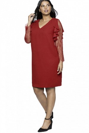Красное прямое платье с кружевом и воланами на рукавах