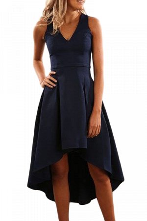 Темно-синее платье без рукавов и с асимметричной пышной юбкой