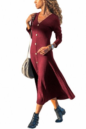Бордовое вязаное платье с длинным рукавом и застежкой на пуговицы