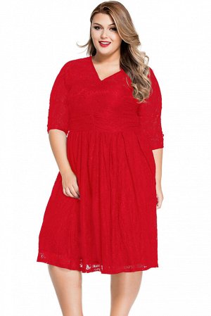 Красное платье с кружевными руковами