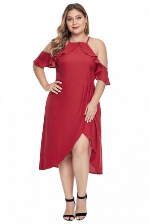 Красное платье со спущенными рукавами-воланами и запахом на юбке