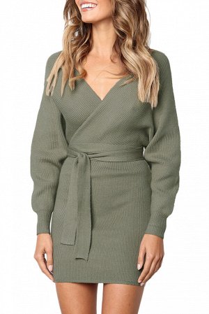 Оливковое платье-свитер с глубоким V-образным вырезом спереди и сзади