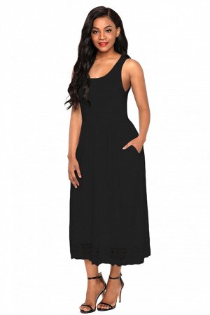 Черное платье-сарафан с кружевной отделкой и карманами