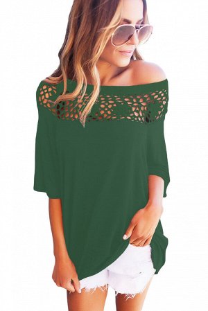 Свободная зеленая блуза с широким вырезом и кружевной отделкой