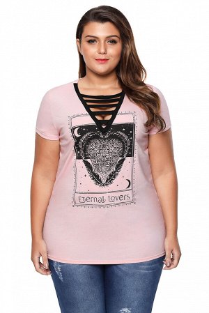 Персиковая футболка с принтом на груди и полосками в V-образном вырезе