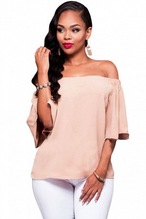 Нежно-розовая блузка с открытыми плечам и широкими рукавами