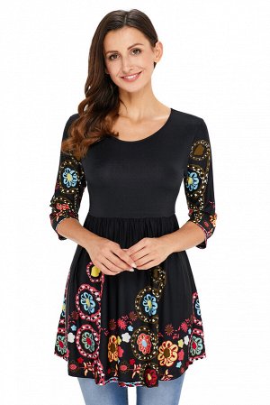 Черная удлиненная блуза с ярким цветочным узором