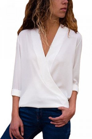 Белая блуза с запахом и длинными рукавами