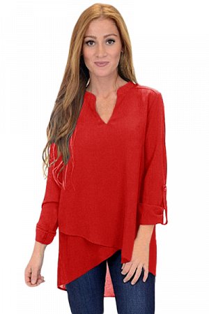 Красная блуза с асимметричным краем и хлястиками на рукавах