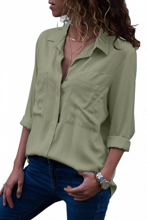 Зеленая блуза с закрытой линией пуговиц и нагрудными карманами
