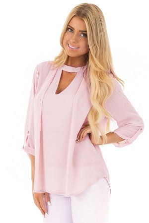 Розовая расклешенная блуза с чокером и хлястиками на рукавах
