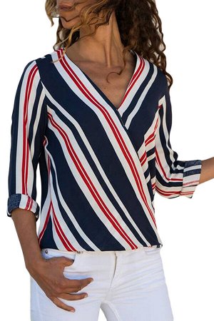 Белая блуза с V-образным вырезом и узором в сине-красную полоску