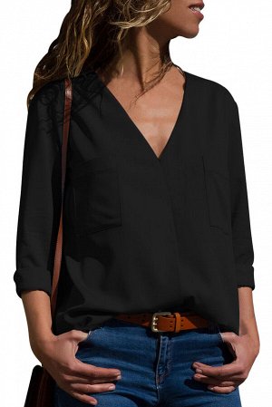 Черная блуза на запах с V-образным вырезом и нагрудными карманами