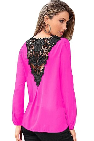 Розовая блуза свободного покроя с ажурной черной вставкой на спине