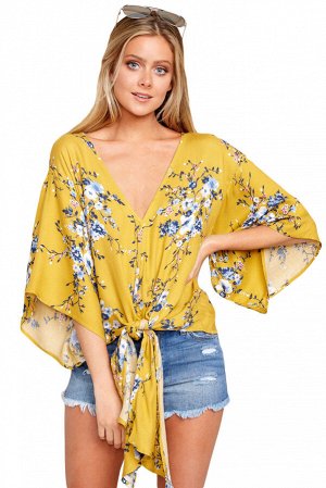 Горчичная свободная блуза с цветочным узором и узлом на талии