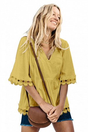 Желтая блуза-бебидолл с кружевной окантовкой