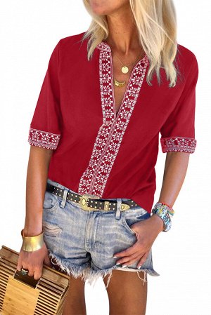 Красная блуза с рукавами до локтя и полосами орнамента