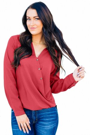 Красная блуза с запахом и застежкой на пуговицы