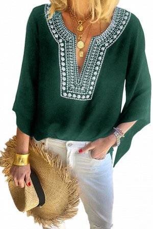 Зеленая блузка с винтажным принтом вдоль фигурного выреза