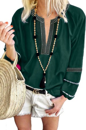 Зеленая блуза с длинными рукавами и белыми полосками