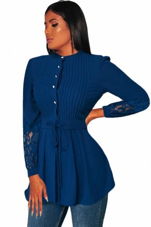 Синяя блуза с баской, кружевом на рукавах и плиссировкой на груди