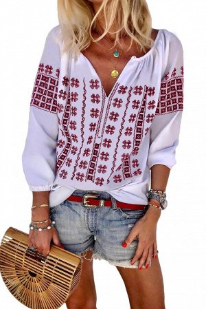 Белая блуза с красной вышивкой в этническом стиле