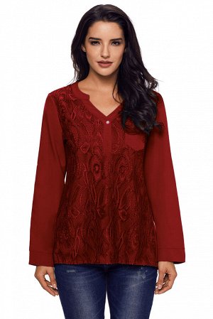 Темно-красная блуза с кружевным узором спереди и сборкой сзади