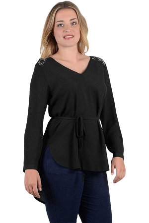 Черная удлиненная сзади блуза с поясом и кружевом на спине