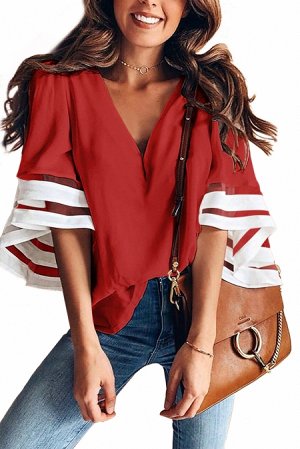 Красная свободная блуза с V-образным вырезом и белыми полосами на широких рукавах