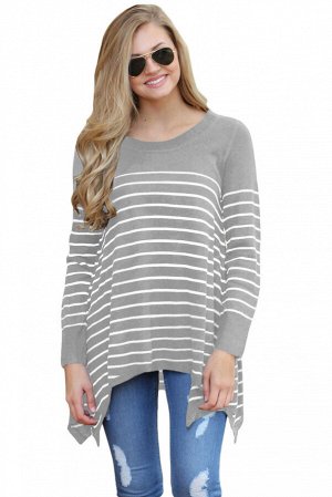 Серый в белую полоску пуловер с асимметричными краями