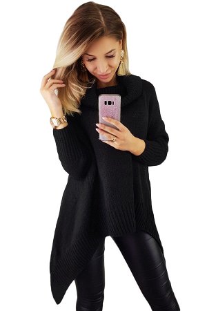 Черный свободный свитер с воротником-хомутом и удлинением по бокам