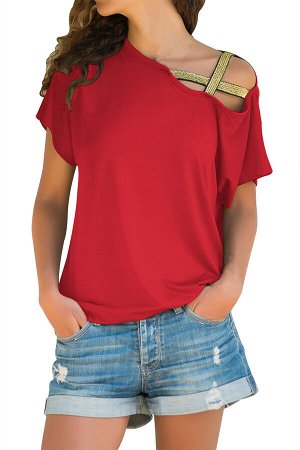 Красная футболка с короткими рукавами и золотистыми бретельками на одном плече